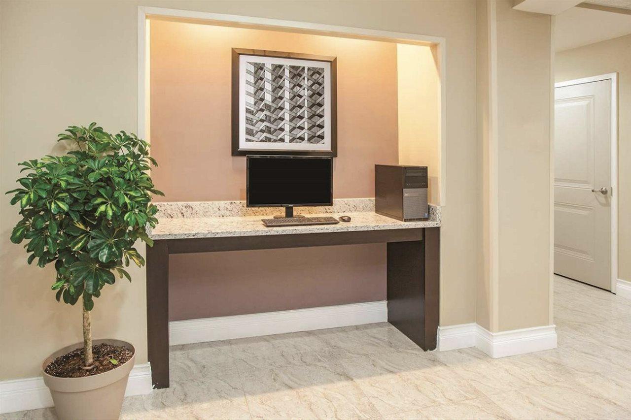 La Quinta Inn & Suites Far Rockaway - Beach Hotel Νέα Υόρκη Εξωτερικό φωτογραφία