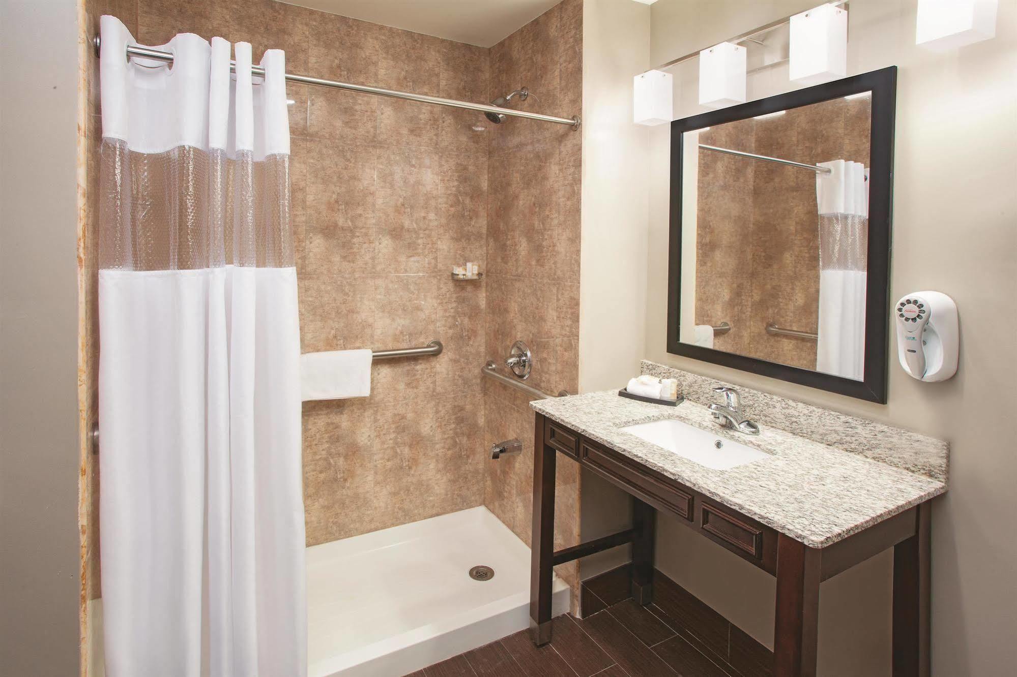 La Quinta Inn & Suites Far Rockaway - Beach Hotel Νέα Υόρκη Εξωτερικό φωτογραφία