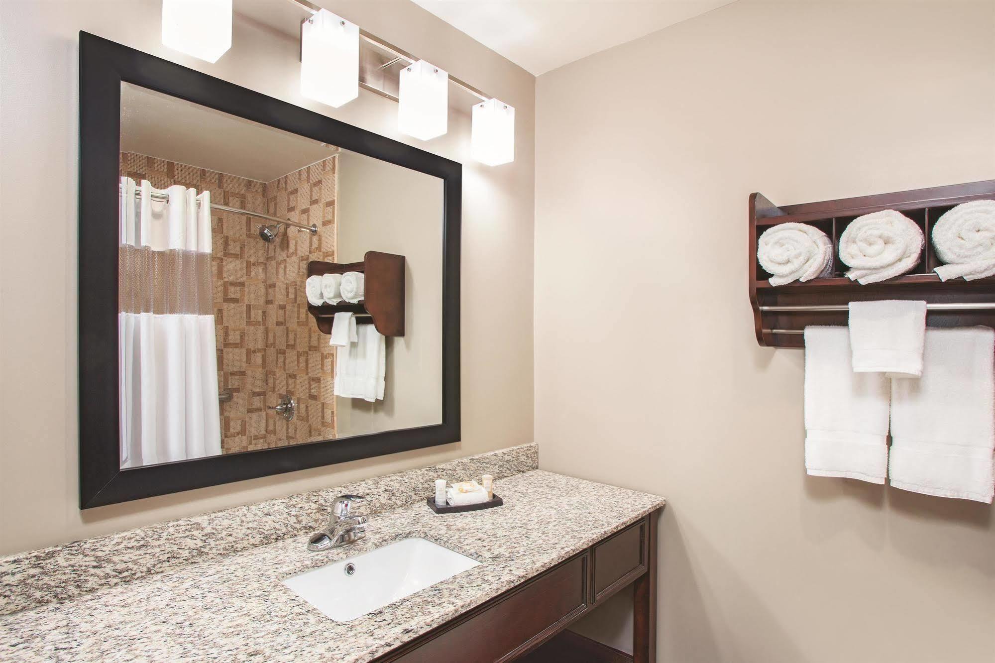 La Quinta Inn & Suites Far Rockaway - Beach Hotel Νέα Υόρκη Εξωτερικό φωτογραφία
